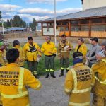 “Compromiso y Valentía: El Comandante Ayala en la lucha contra los incendios de Cholila”